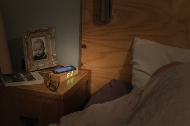 Logo trade reklaamkingitused foto: Bambusest äratuskell 5W juhtmevaba laadijaga