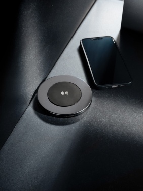 Logotrade meene foto: Terra RCS taaskasutatud alumiiniumist 10 W juhtmevaba laadija