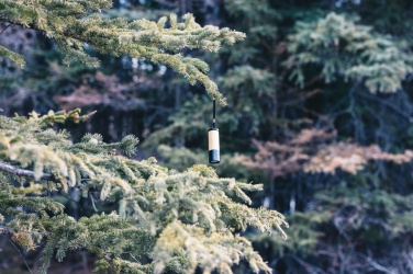 Logotrade ärikingituse foto: Bambusest ja RCS-i sertifikaadiga taaskasutatud plastikust taskulamp