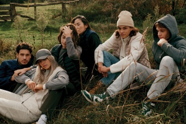 Logo trade meened foto: Iqoniq Meru naiste taaskasutatud polüestrist vest