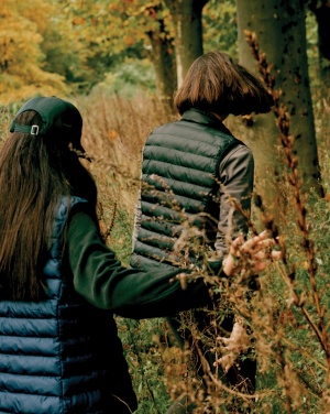 Logotrade firmakingitused pilt: Iqoniq Meru naiste taaskasutatud polüestrist vest