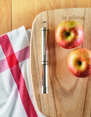 Logotrade meene foto: Roostevabast terasest õunasüdamiku eemaldaja