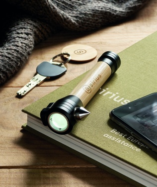 Logo trade ärikingid foto: 3-ühes bambusest taskulamp koos avariivasara ja turvavöölõikuriga