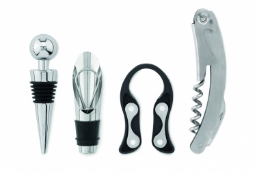 Logotrade ärikingi foto: 4-osaline veinikomplekt puidust alusel