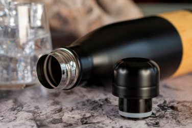 Logotrade ärikingi foto: Roostevabast terasest pudel KOBE 750 ml