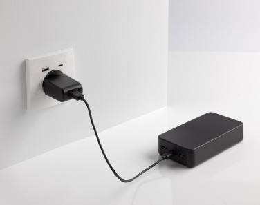 Logo trade meened foto: Boostcore RCS taaskasutatud plastist akupank 20 000 mAh USB C