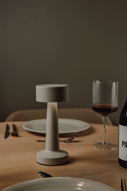 Logo trade reklaamtoote pilt: VINGA Maris RCS metallist ja taaskasutatud ABS-ist laualamp