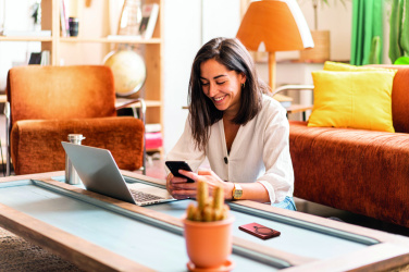 Logo trade reklaamtooted foto: PAWTT juhtmeta laadija akupank