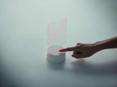 Logotrade ärikingi foto: LEDMEMO valgustatud LED-märkmetahvel