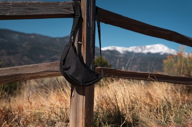 Logo trade liikelahjat mainoslahjat kuva: Crescent AWARE™ RPET puolikuun muotoinen crossbody -laukku