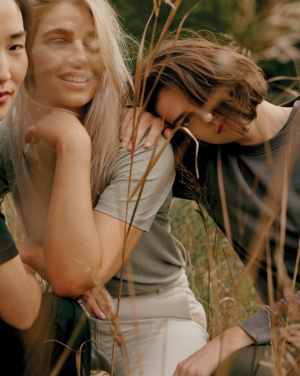 Logotrade mainoslahjat kuva: Iqoniq Sierra kevyt T-paita kierrätetystä puuvillasta