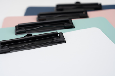 Logo trade mainoslahjat ja liikelahjat kuva: Kirjoitusalusta klipsillä