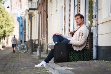 Logotrade biznesa dāvanas foto: Bobby Mīksta, pretaizdzīšanas mugursoma