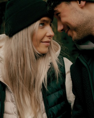 Logotrade korporatīvās dāvanas foto: Iqoniq Meru sieviešu otrreizējās pārstrādes poliestera ķermeņa sildītājs