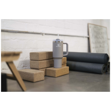 Logotrade korporatīvās dāvanas foto: Stanley Quencher H2.0 1200 ml trauks