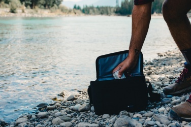 Логотрейд pекламные cувениры картинка: Swiss Peak AWARE™ 1200D роскошная сумка-холодильник на 8 банок