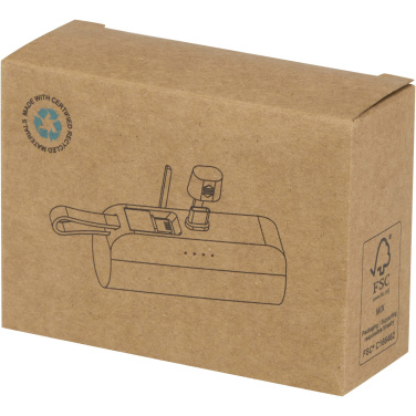 Лого трейд бизнес-подарки фото: Alnair портативное зарядное устройство Type-C емкостью 5000 мАч, мощностью 10 Вт, из переработанного пластика, со встроенной откидной подставкой и кабелем 2-в-1