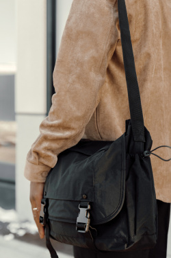 Лого трейд pекламные продукты фото: Сумка-мессенджер KENTO URBAN RCS из переработанного нейлона, длина 15,6 дюймов.