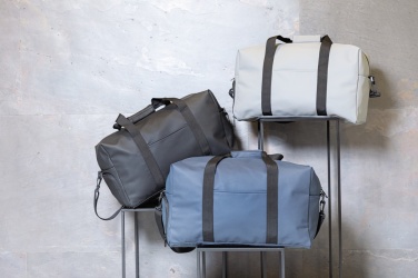 Logotrade profilprodukter bild: PU weekend-duffel