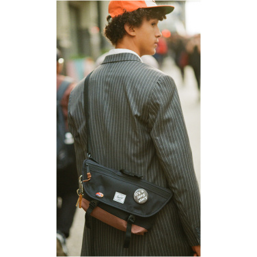 Logotrade presentreklam bild: Herschel Cove messenger av återvunnet material 22,5L
